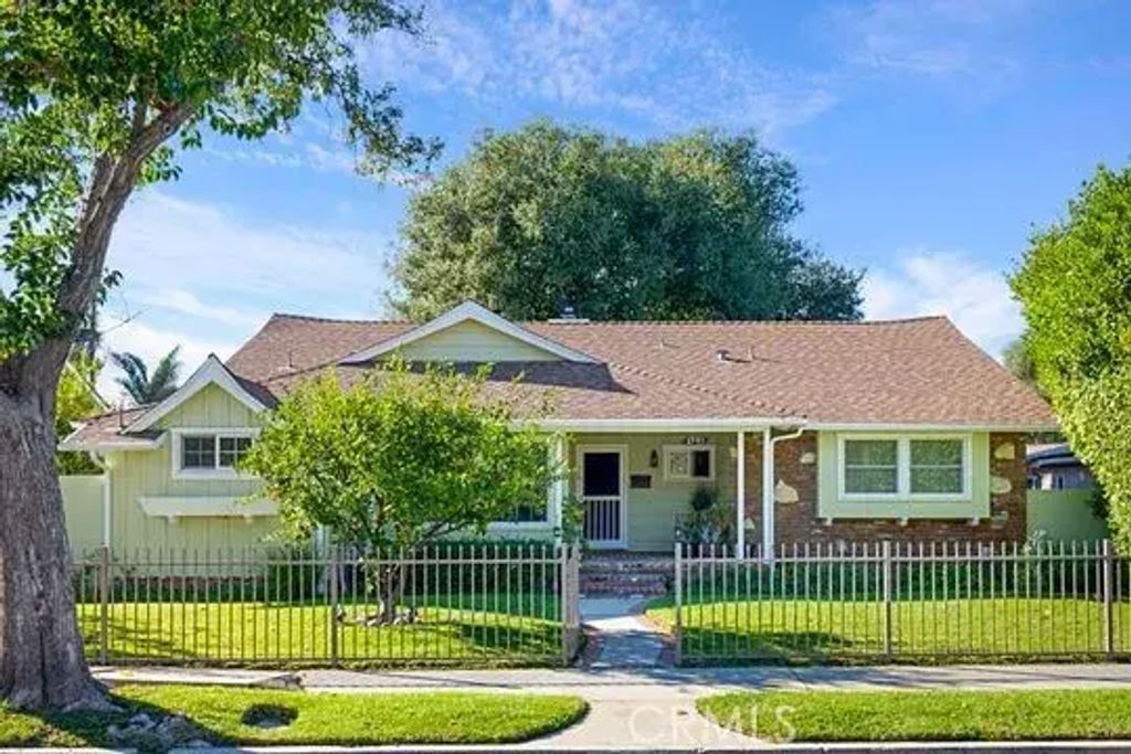 6941 Louise Avenue, Lake Balboa