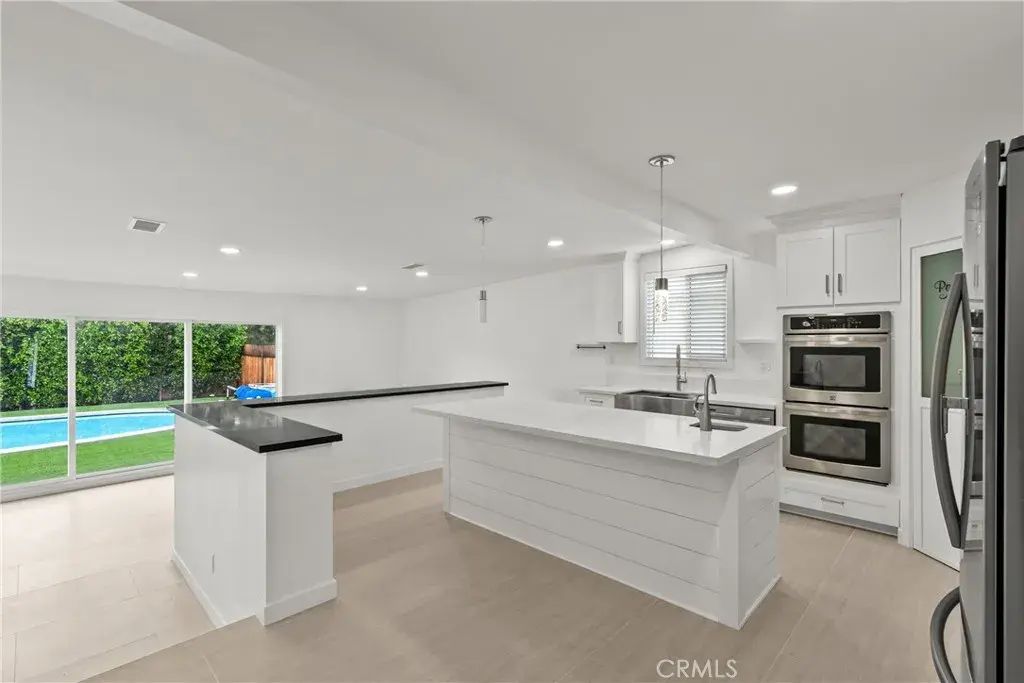 10144 Gaviota, North Hills