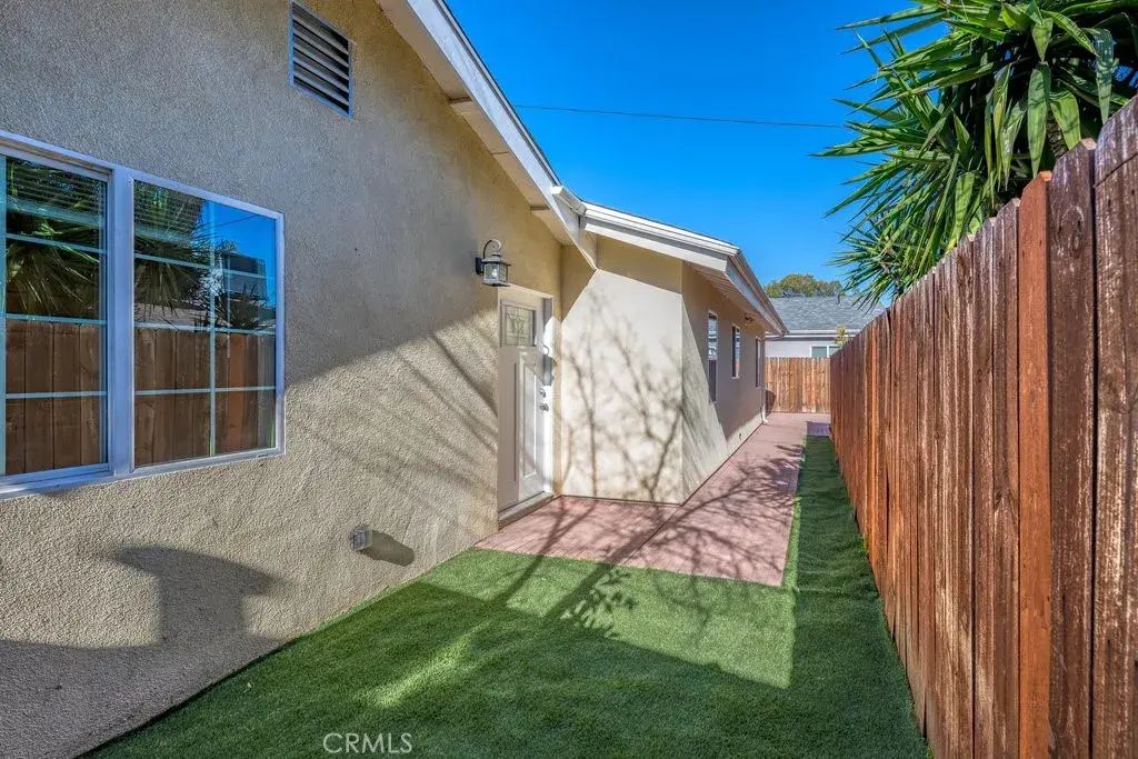 6227 Agnes, North Hollywood