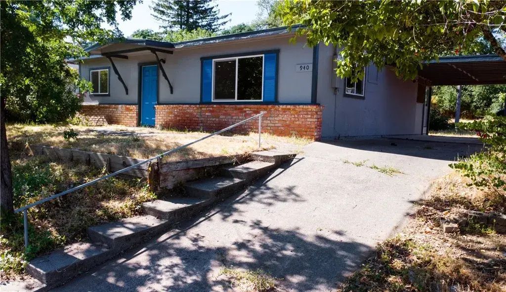 940 Sixth Street, Lakeport