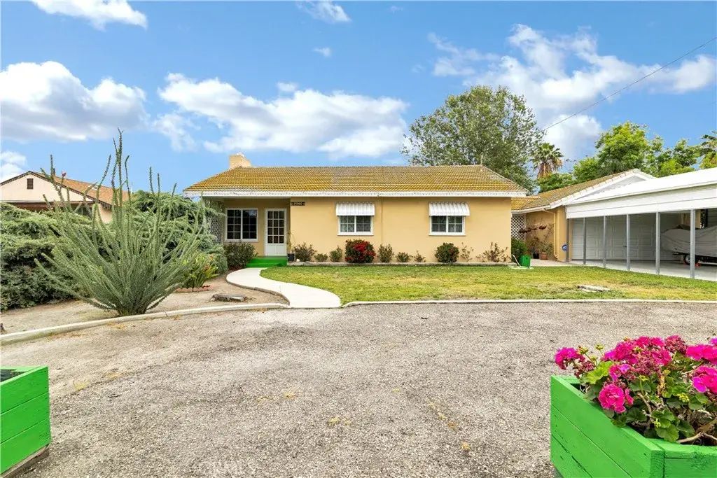 25960 Columbia, Hemet