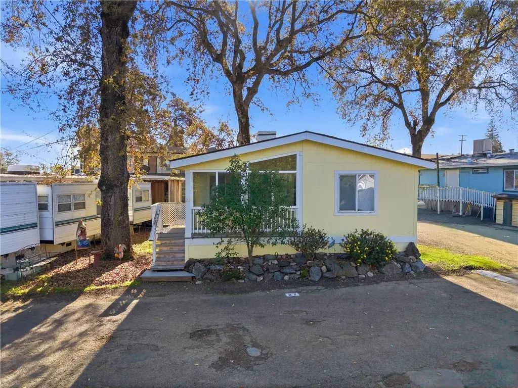 1060 N Main 27, Lakeport