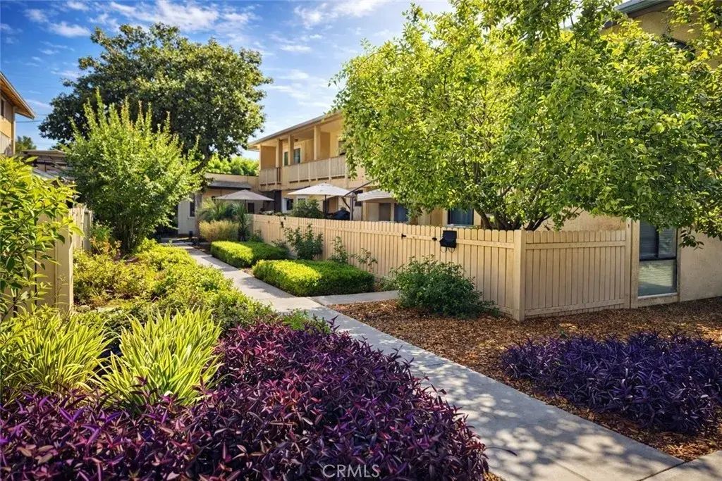 8060 Canby Avenue 2, Reseda