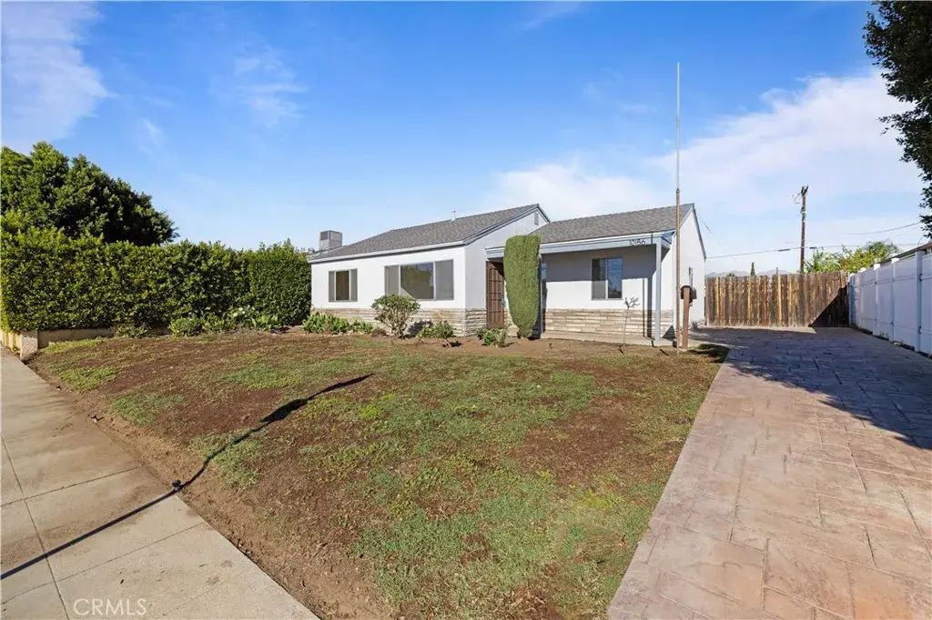 10156 Laurel Cyn. Blvd., Pacoima