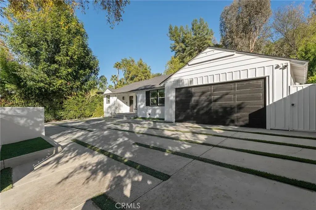 5244 Vanalden, Tarzana