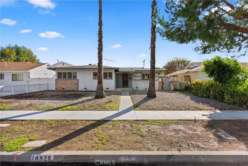 18928 Victory Boulevard, Tarzana
