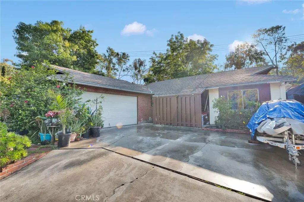 401 Dixford, La Puente