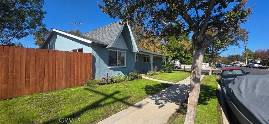 23300 Welby, West Hills