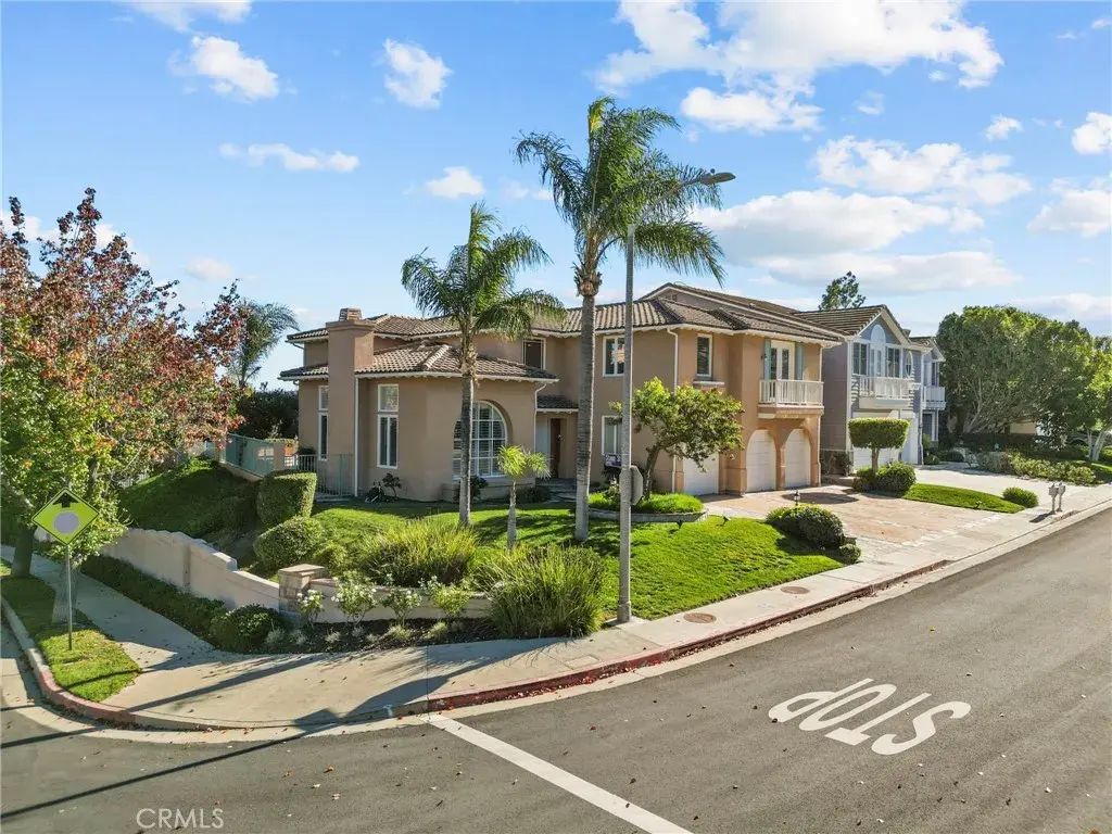 7630 Carmenita, West Hills