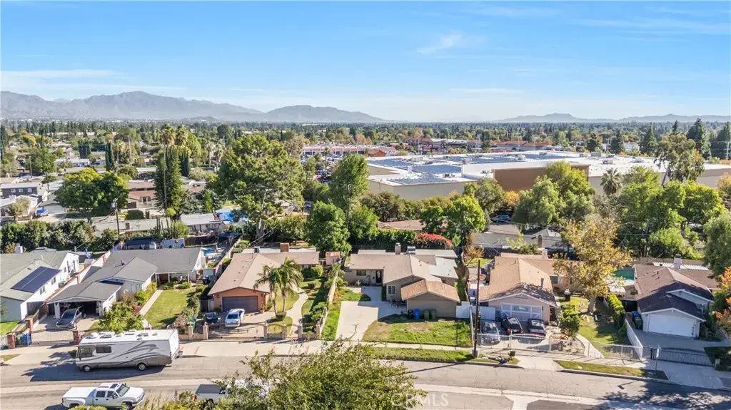 11200 Amestoy, Granada Hills