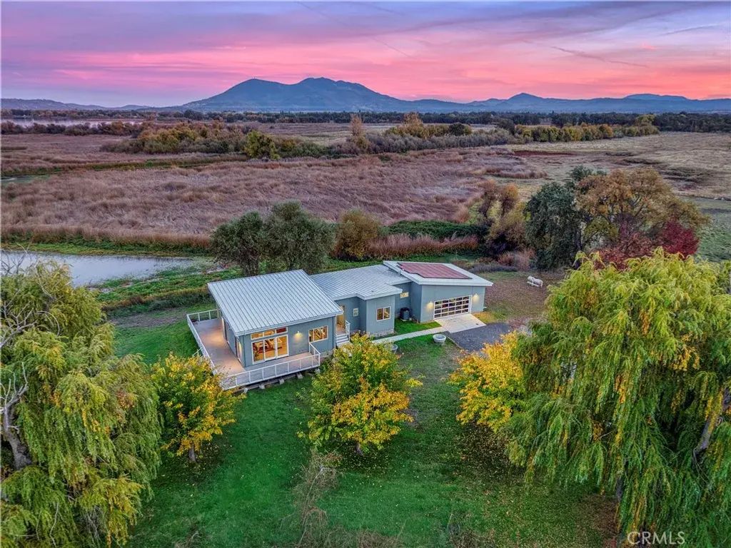 8 Queen Ann, Lakeport
