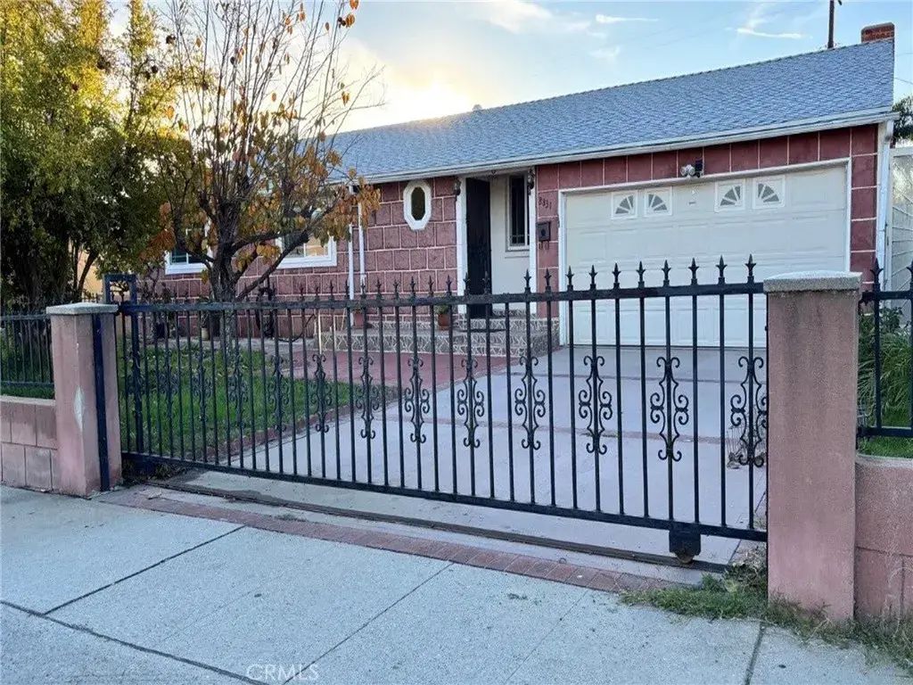 8831 Murietta, Panorama City
