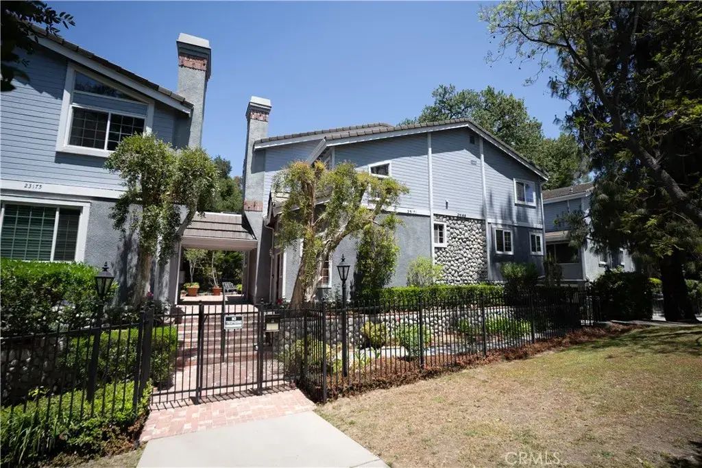 23169 Mulholland Drive 3, Woodland Hills