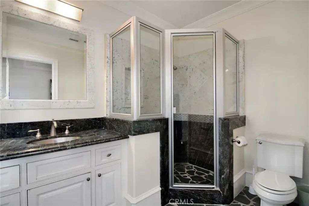 18933 La Montana Place, Tarzana