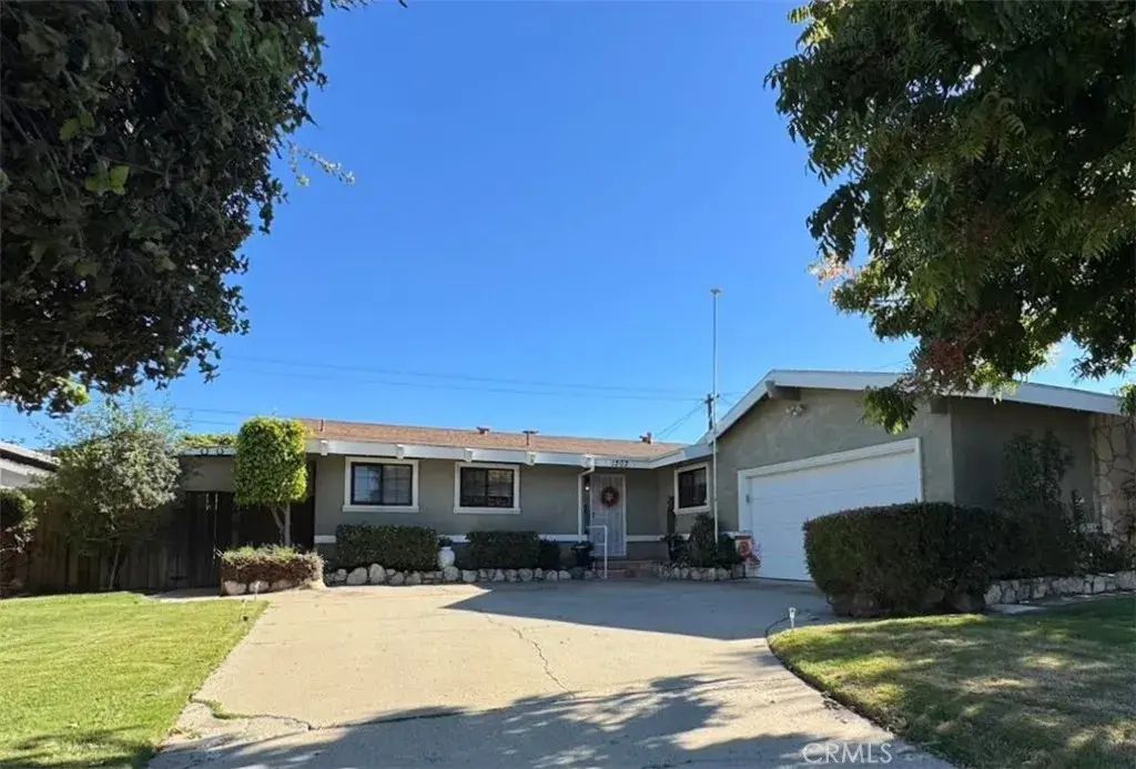 1202 N School, Santa Maria