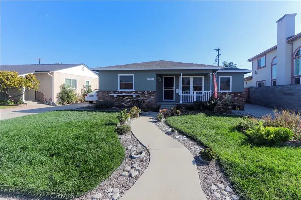 10556 Haledon, Downey