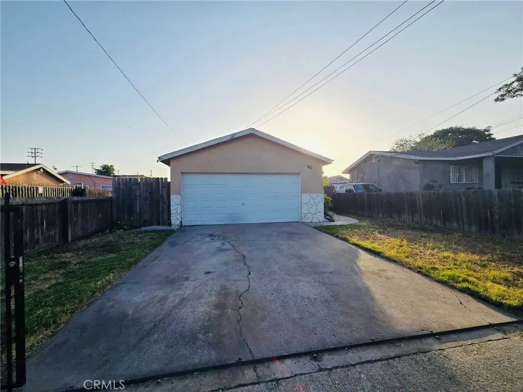 7411 Elsie, Los Angeles