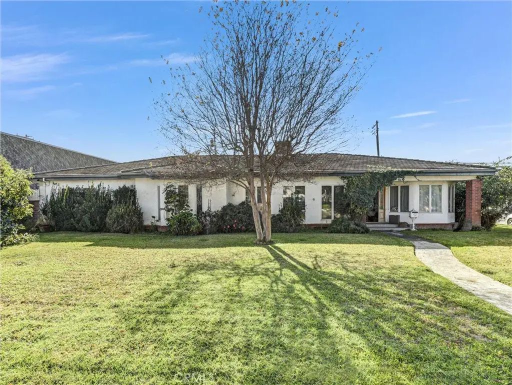 7602 2nd, Downey