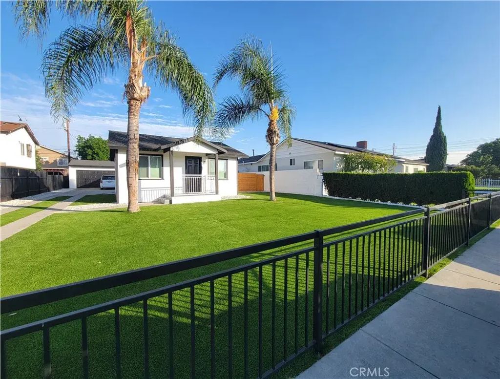 6122 Wilcox, Maywood