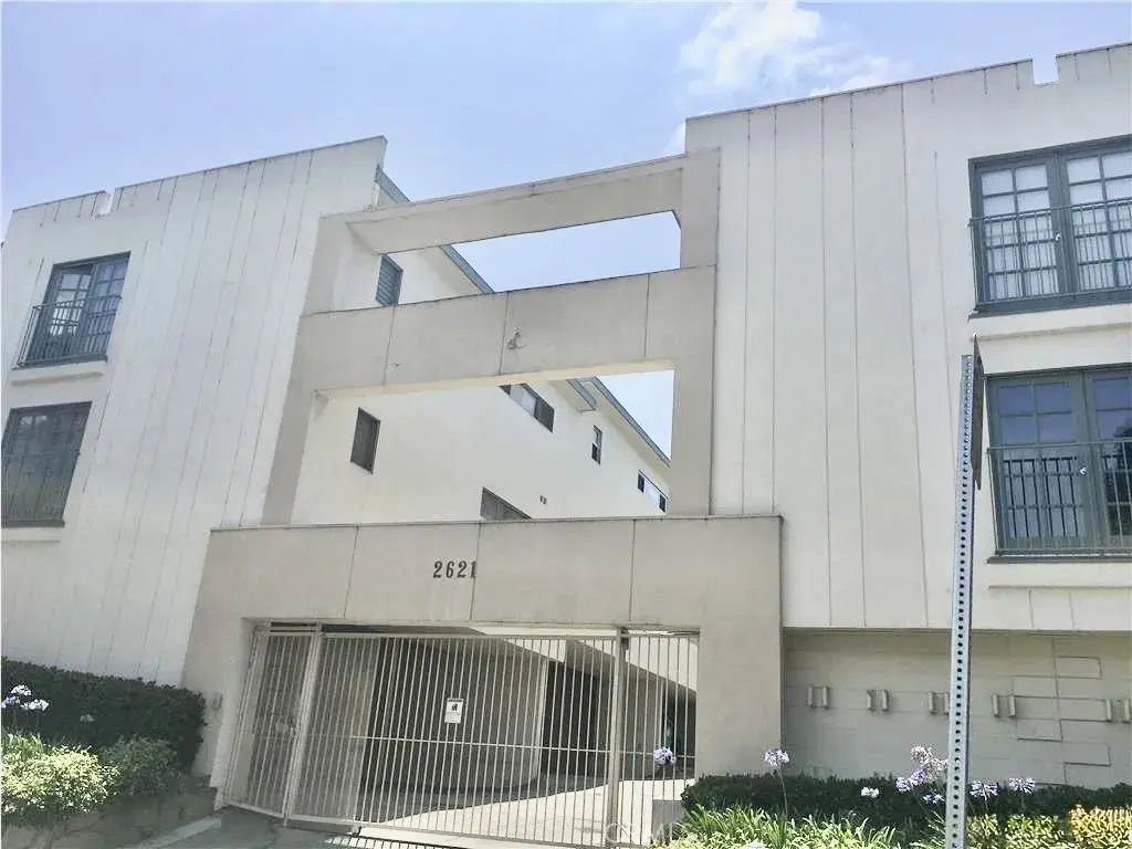 2621 Centinela Avenue 8, Santa Monica