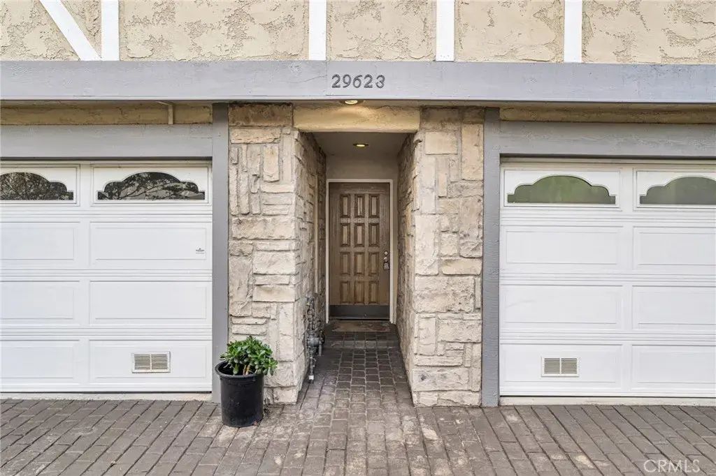 29623 Strawberry Hill 1, Agoura Hills