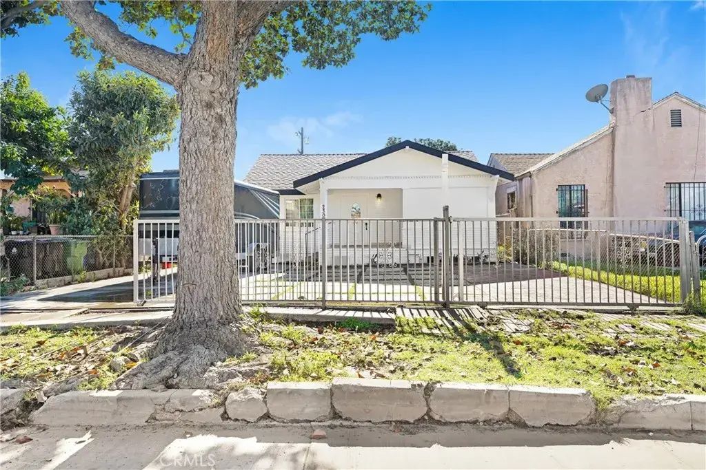 230 E 75th Street, Los Angeles