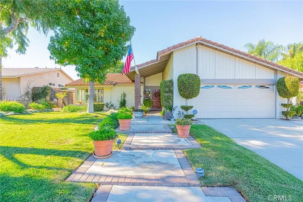 1668 Taylor, Corona