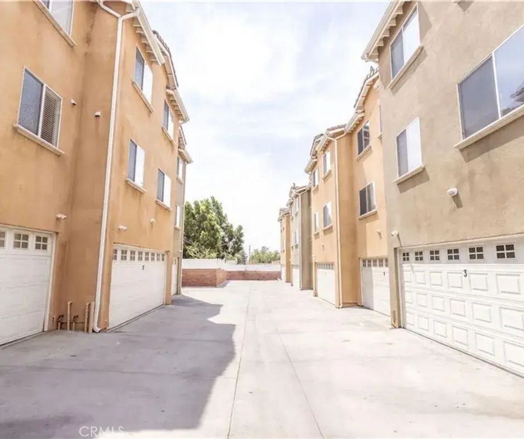 12368 Osborne 4, Pacoima