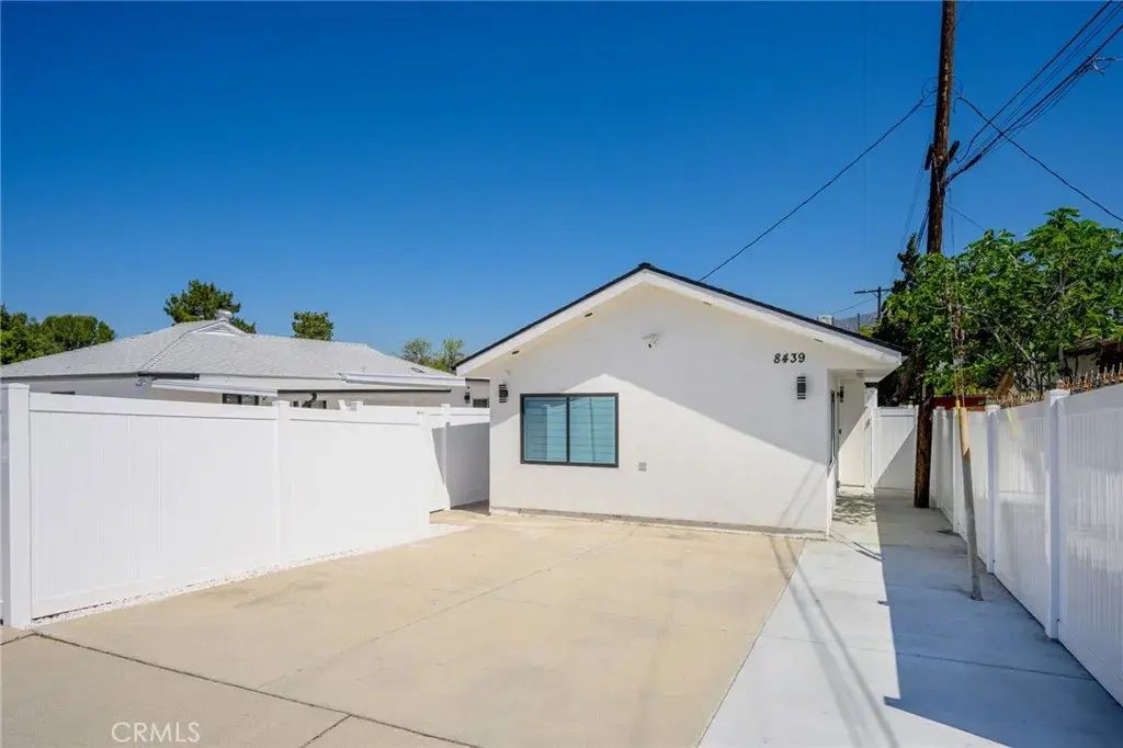 8439 Apperson Street, Sunland