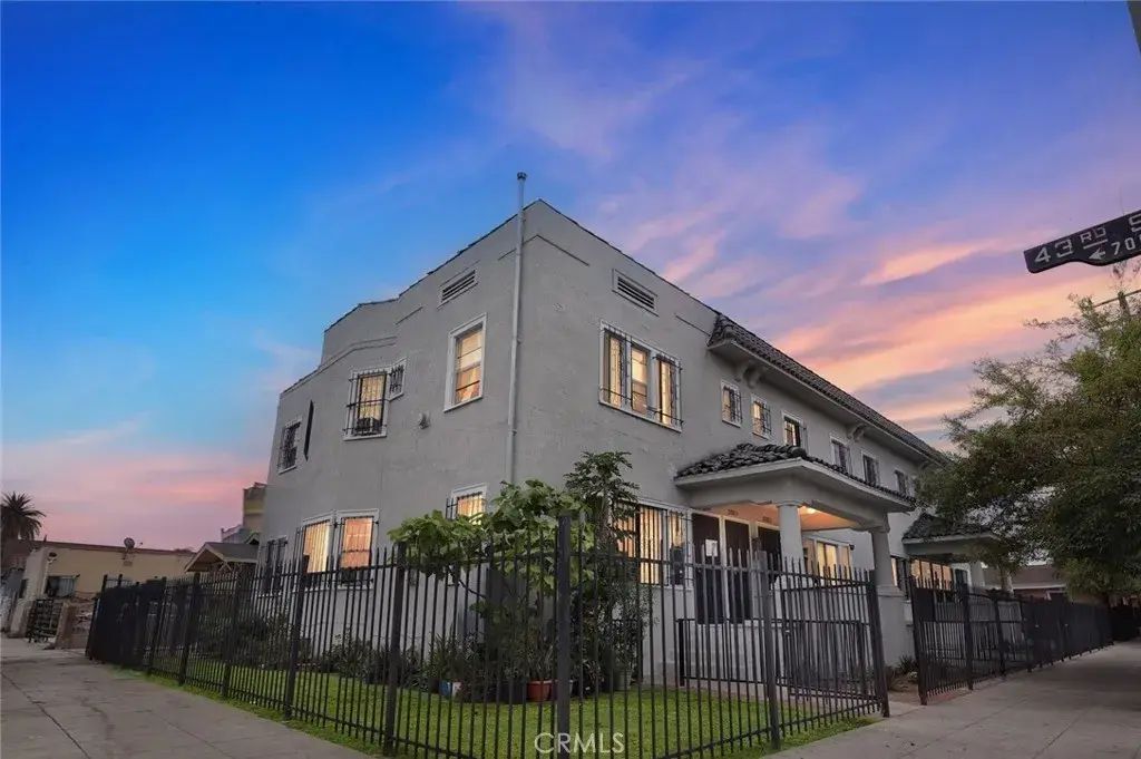 4302 S Hoover Street, Los Angeles