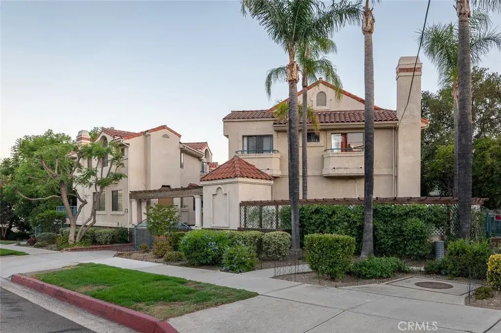2930 Montrose Avenue 102, La Crescenta