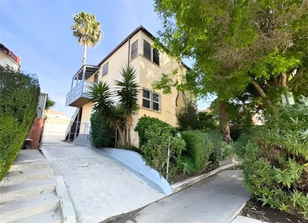5767 W San Vicente Boulevard, Los Angeles