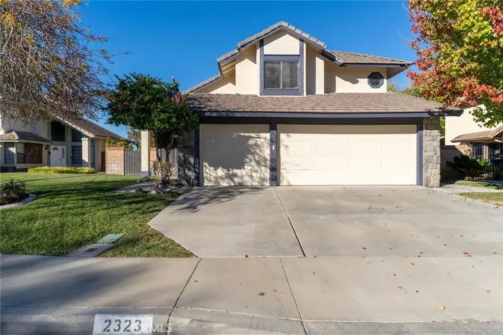 2323 Golden, Lancaster