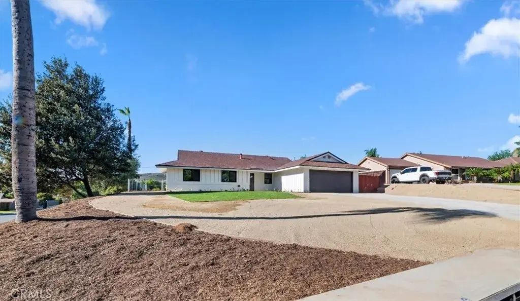 7695 Lakeside Dr, Jurupa Valley
