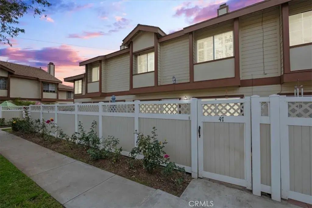 8939 Gallatin 47, Pico Rivera