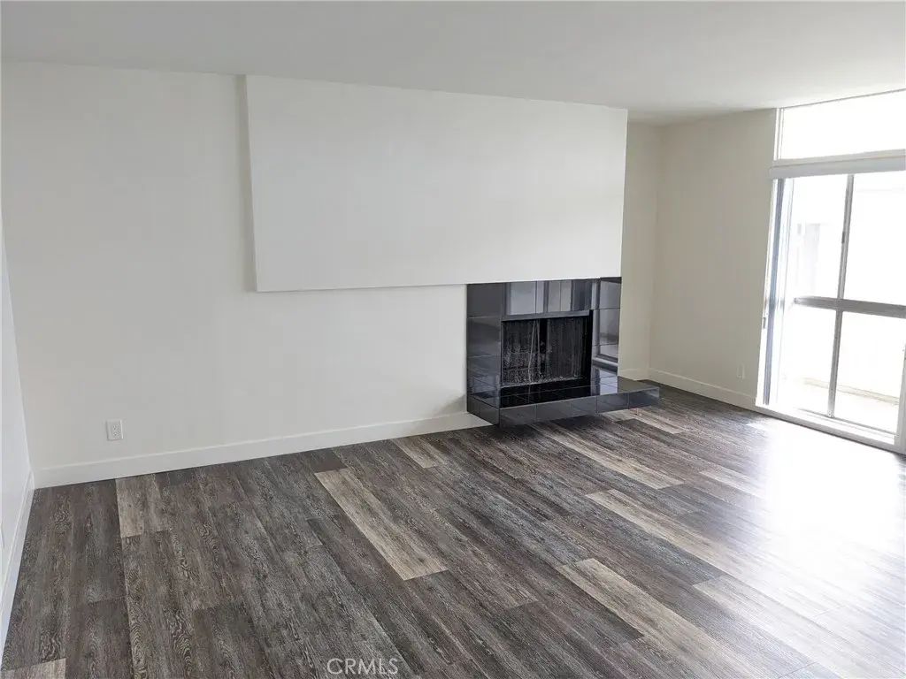 11942 Darlington Avenue 6, Los Angeles