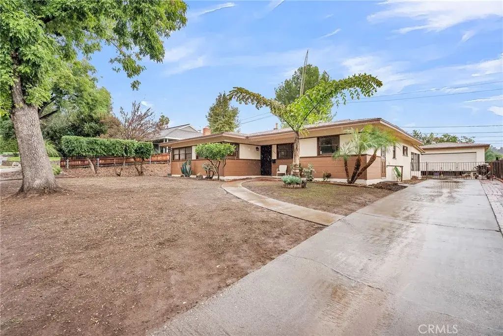 5648 Laredo, Riverside