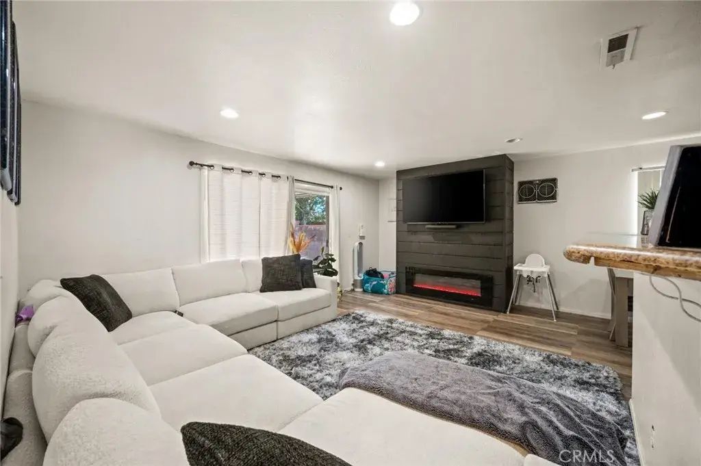 43826 Beech Avenue, Lancaster