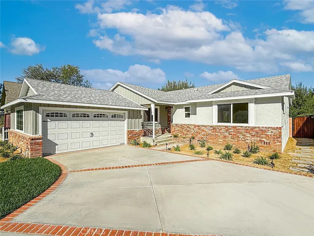 23275 Hamlin, West Hills