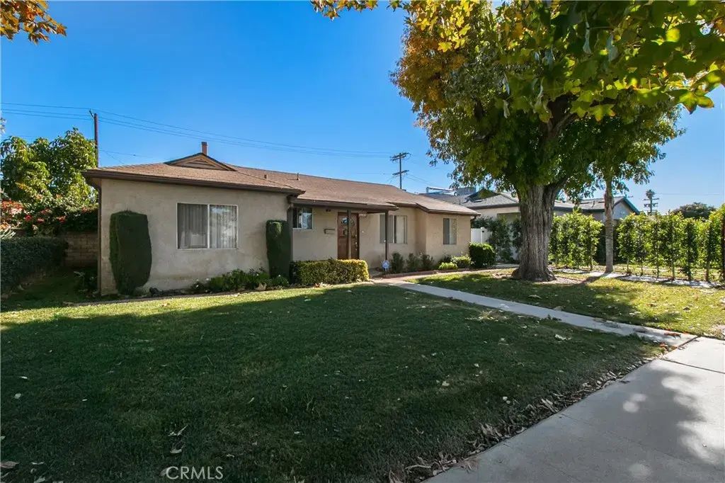 6900 Aura Avenue, Reseda