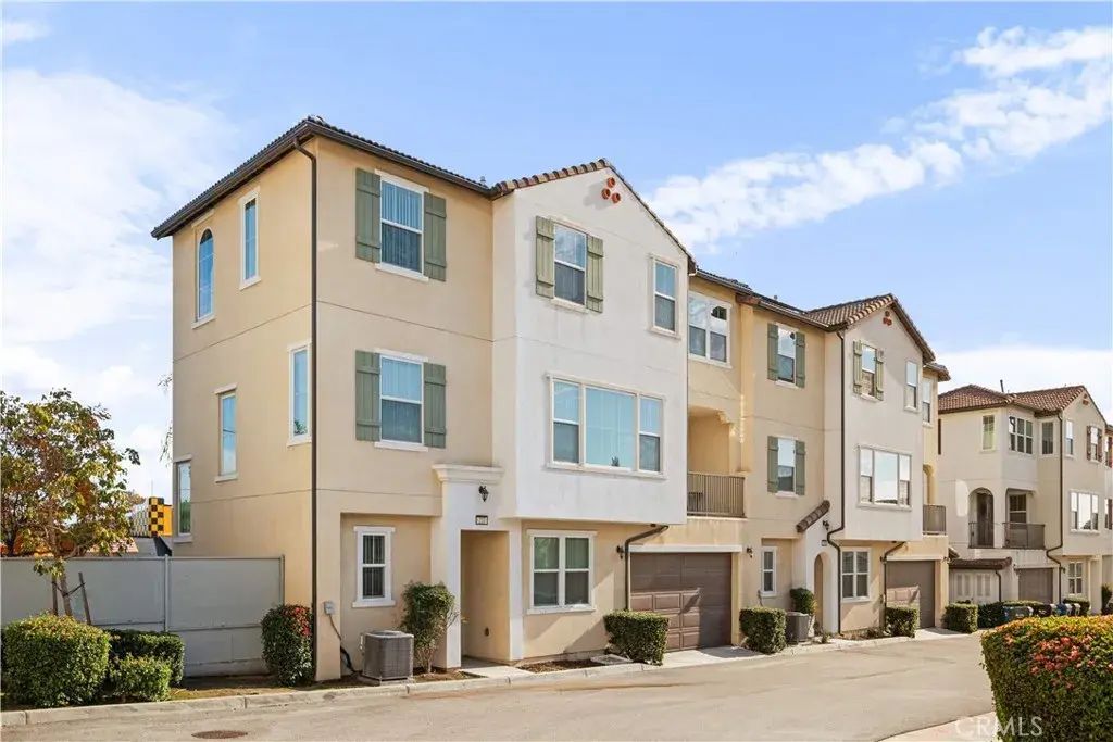 227 Promenade, Pomona
