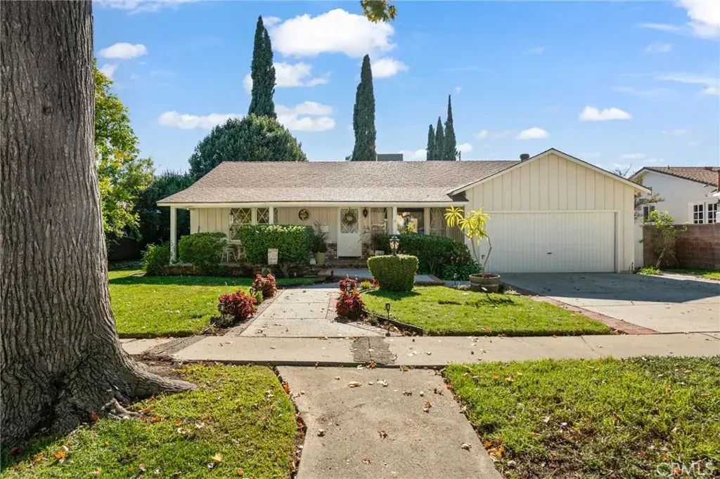 16458 Calahan, North Hills