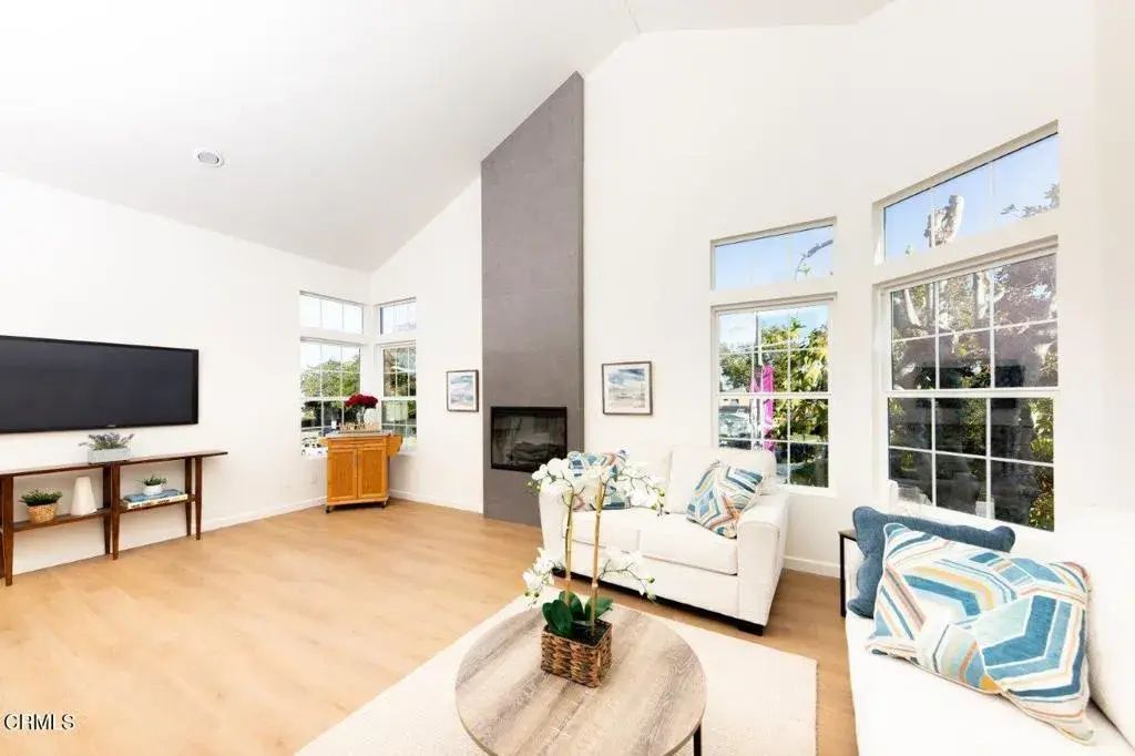 11829 Gateway Boulevard 2, Los Angeles