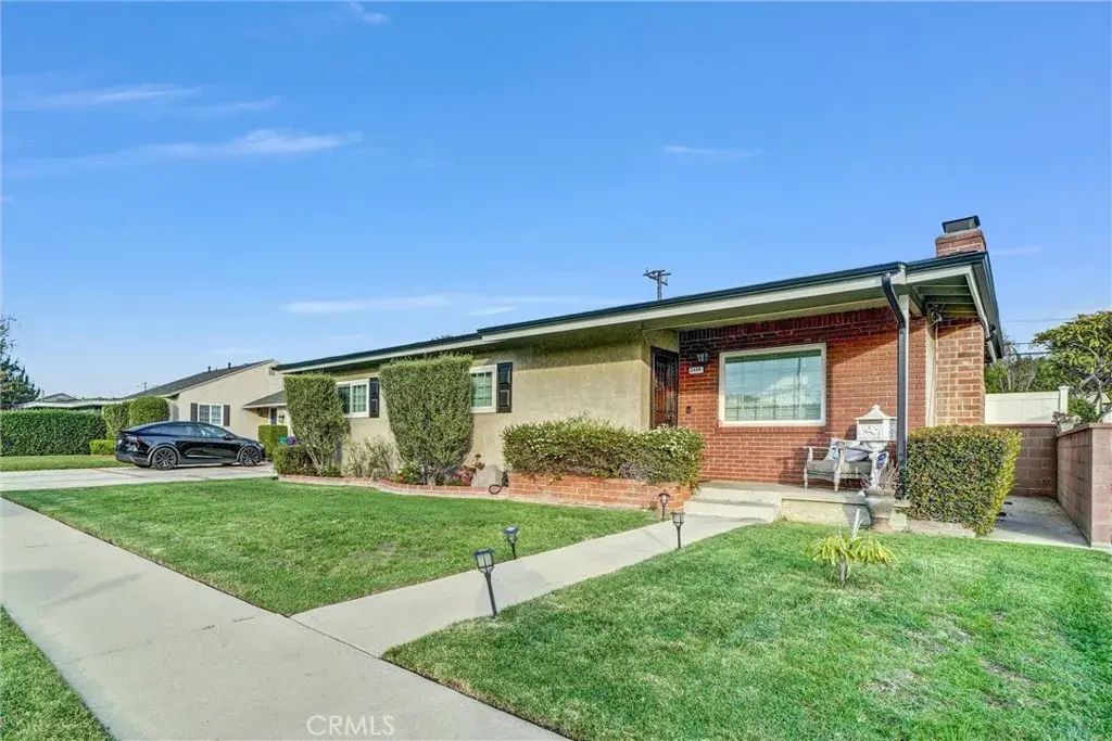 2354 Snowden, Long Beach