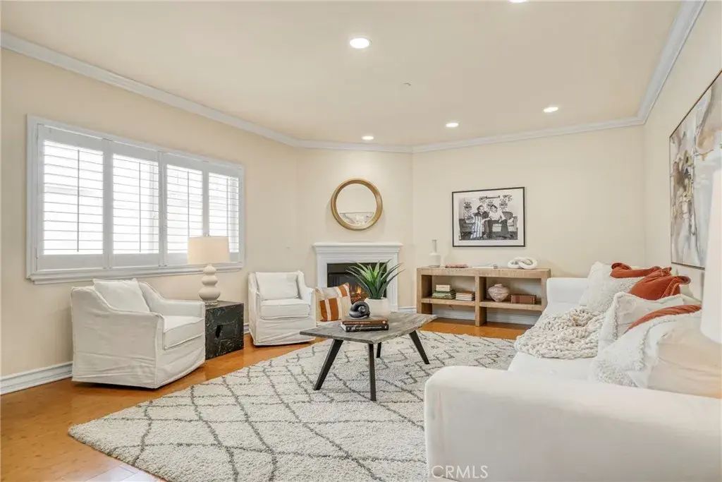 11923 Darlington Avenue 302, Los Angeles
