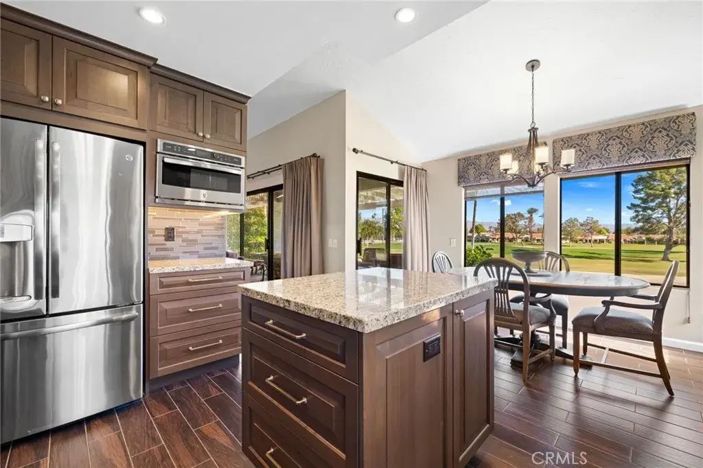 41390 Kansas, Palm Desert