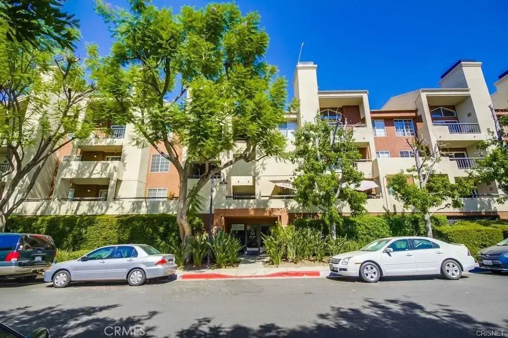 21550 Burbank Boulevard 205, Woodland Hills
