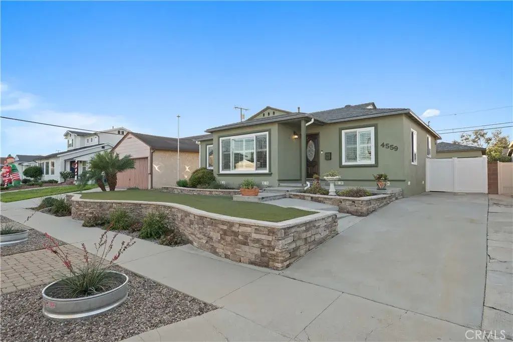 4559 Levelside Avenue, Lakewood