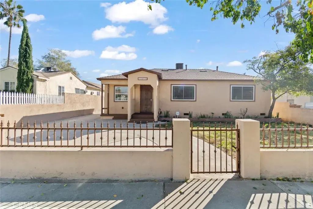 13438 Mercer, Pacoima