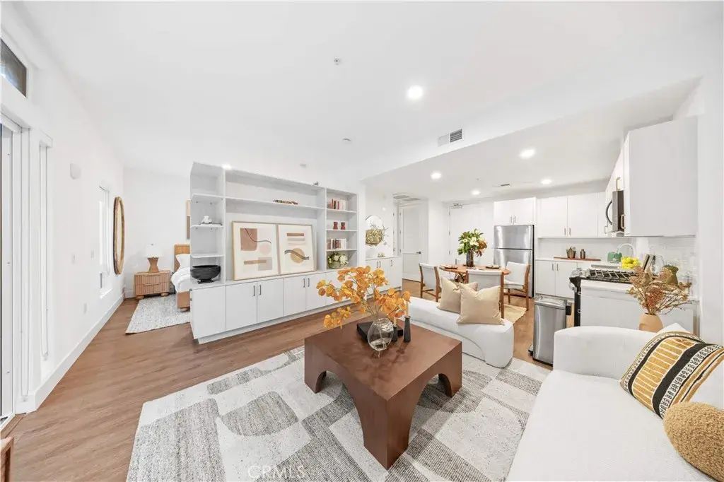 709 E Walnut Street 222, Pasadena